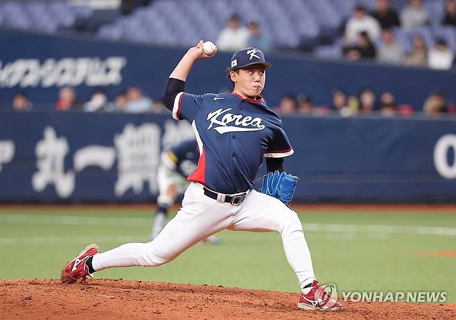 한국 유니폼 입은 예비 투수 고바야시 다쓰토 (오사카=연합뉴스) 임화영 기자 = 3일 일본 오사카 교세라돔에서 열린 월드베이스볼클래식(WBC) 평가전 한국 대표팀과 일본 프로야구 오릭스 버펄로스와의 경기.
9회말을 한국 예비투수 고바야시 다쓰토가 역투하고 있다. 2026.3.3 hwayoung7@yna.co.kr