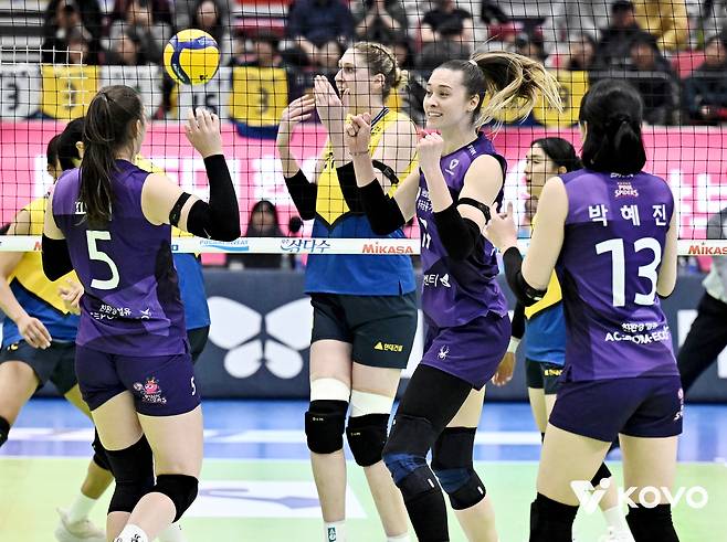 흥국생명이 현대건설을 풀세트 끝에 제압했다. (KOVO 제공)