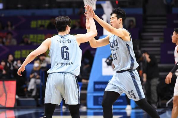 고양 소노 이정현(왼)과 임동섭. /사진=KBL