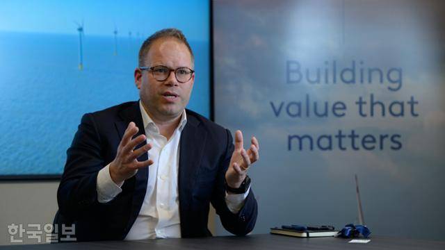 토마스 위베 폴센 코펜하겐 인프라스트럭처 파트너스(CIP) 아시아태평양지역 대표가 최근 서울 종로구 CIP 서울 사무실에서 한국 해상풍력의 잠재력을 강조하고 있다. 하상윤 기자