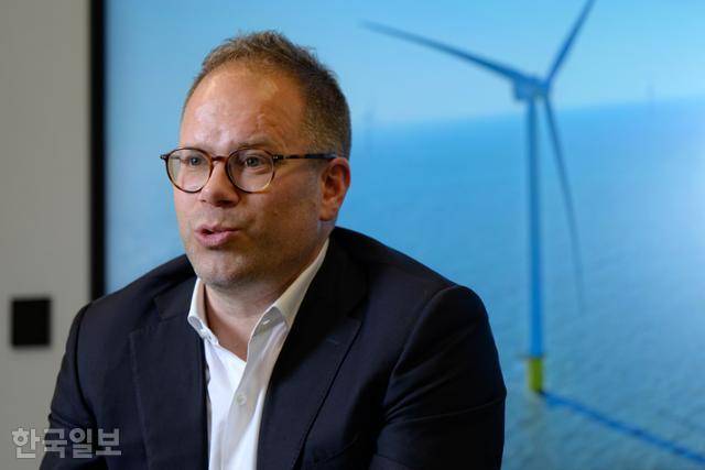 토마스 위베 폴센 CIP 아시아태평양지역 대표가 서울 종로구 CIP 서울 사무실에서 부유식 해상풍력에 대해 설명하고 있다. 하상윤 기자