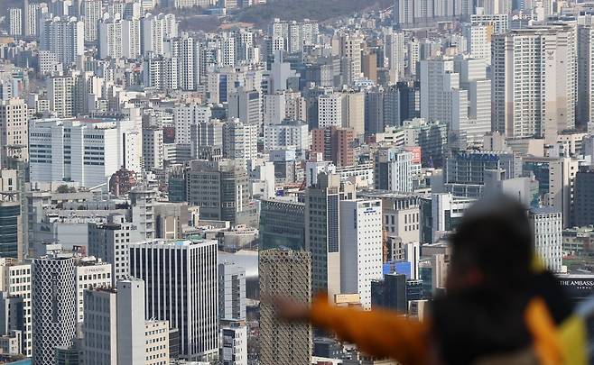 서울 중구 남산에서 바라본 서울시내 아파트 단지 모습 / 사진=뉴스1