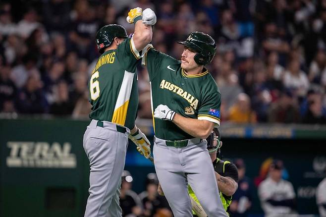 알렉스 홀이 홈런을 친 뒤 기뻐하고 있다. 사진 | AP 연합뉴스