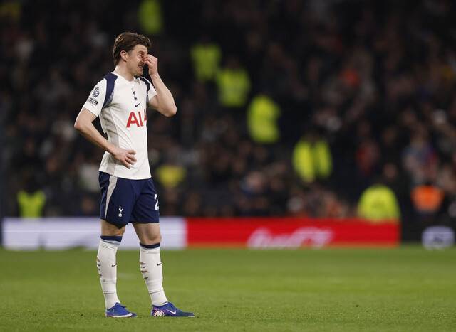 토트넘 홋스퍼 코너 갤러거가 6일 크리스탈 팰리스와 경기에서 고민에 빠져있다. 런던/로이터 연합뉴스