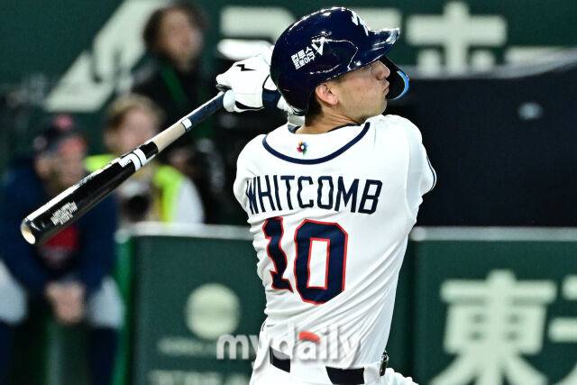 5일 일본 도쿄돔에서 열린 2026 월드 베이스볼 클래식(WBC) 조별리그 한국-체코 경기. 위트컴이 5회말 1사 1루에 투런포를 치고 있다./도쿄(일본)=한혁승 기자