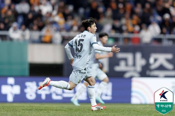 7일 K리그1 2라운드 경기로 열린 광주전에서 추가 골을 넣은 서재민. /한국프로축구연맹