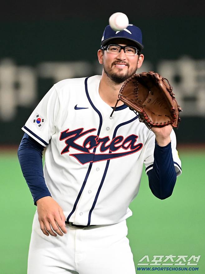 4일 일본 도쿄돔에서 열린 WBC(월드베이스볼클래식) 한국 대표팀의 공식훈련. 데인 더닝이 캐치볼을 하고 있다. 도쿄(일본)=허상욱 기자wook@sportschosun.com/2026.03.04/