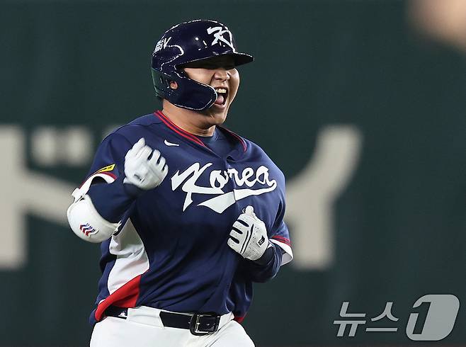 7일 오후 일본 도쿄돔에서 열린 2026 월드베이스볼클래식 C조 조별리그 대한민국과 일본의 경기. 대한민국 문보경이 1회초 2사 1,2루때 2타점 2루타를 친 뒤 포효하고 있다. 2026.3.7 ⓒ 뉴스1 구윤성 기자