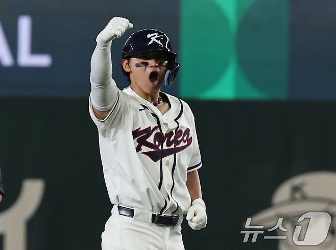 8일 일본 도쿄돔에서 열린 2026 월드베이스볼클래식 조별리그 C조 대한민국과 대만의 경기. 대한민국 김도영이 8회말 2사 1루 상황때 동점 2루타를 치며 환호하고 있다. 2026.3.8 ⓒ 뉴스1 구윤성 기자