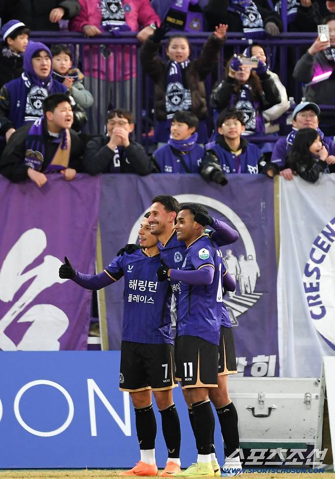 K리그1 FC안양과 제주SK의 경기가 8일 안양종합운동장에서 열렸다. 안양 마테우스가 선취골을 넣은 뒤 환호하고 있다. 안양=박재만 기자 pjm@sportschosun.com/2026.03.08/