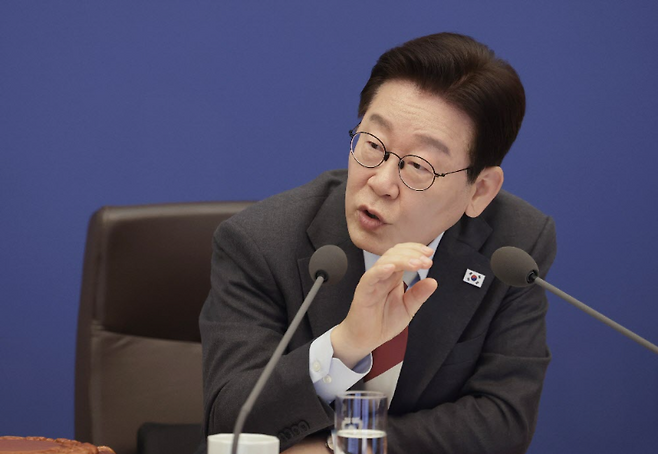 이재명 대통령이 5일 청와대에서 열린 임시 국무회의에서 발언하고 있다. 뉴스1