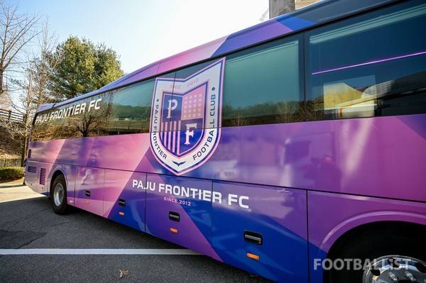 파주프런티어 선수단 버스. 서형권 기자
