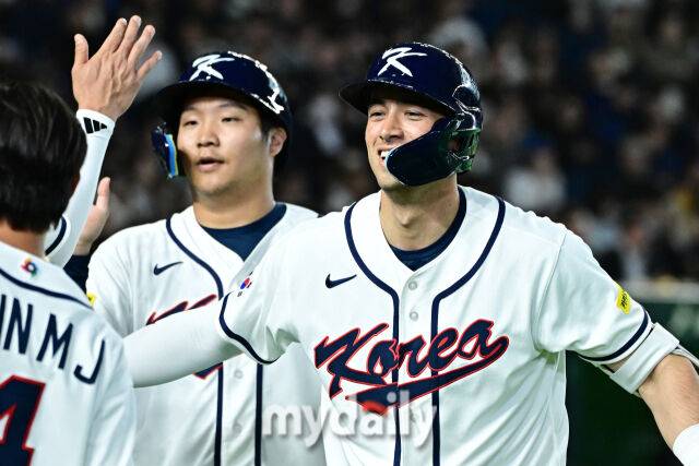5일 일본 도쿄돔에서 열린 2026 월드 베이스볼 클래식(WBC) 조별리그 한국-체코 경기. 위트컴이 5회말 1사 1루에 투런포를 친 후 기뻐하고 있다./도쿄(일본)=한혁승 기자 hanfoto@mydaily.co.kr