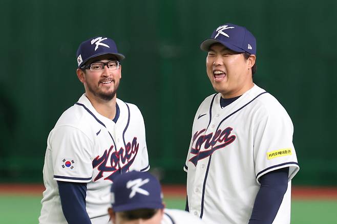 ▲ 한국 국가대표팀 류현진과 데인 더닝은 모두 메이저리그에서 뛰었던 경력이 있다. ⓒ연합뉴스
