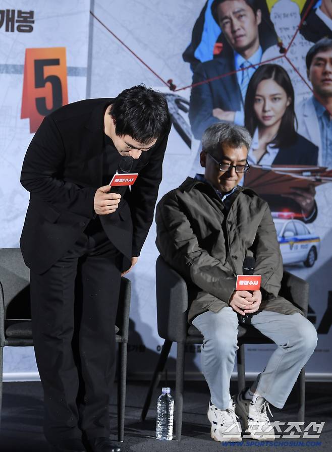 영화 '끝장수사' 제작보고회가 9일 오전 서울 용산구 CGV아이파크몰에서 열렸다. 7년만에 영화가 개봉을 앞둔 가운데 음주운전 적발 후 자숙을 마친 배성우가 인사하고 있다. 정재근 기자 cjg@sportschosun.com/2026.3.9/