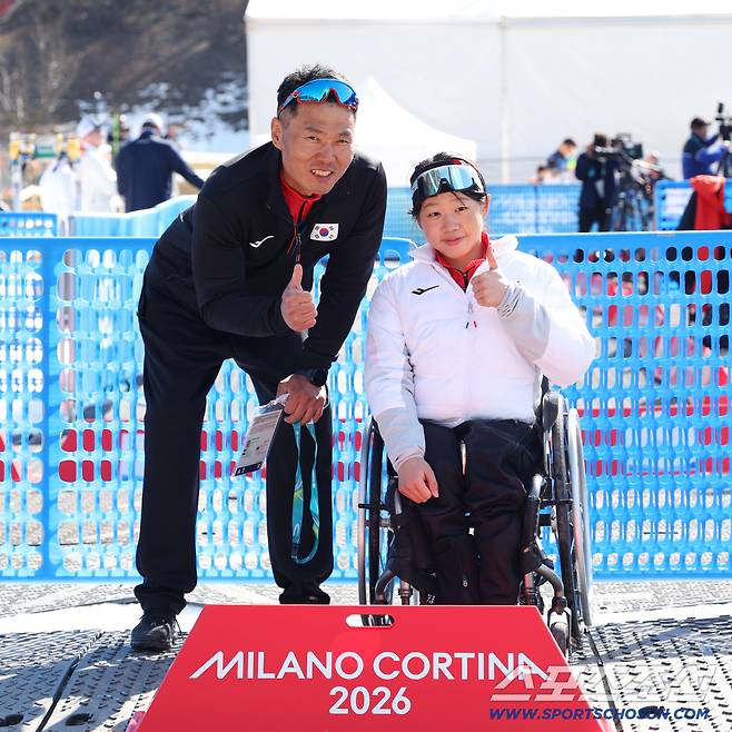 대한민국 최초의 동계패럴림픽 금메달리스트 평창 철인 신의현과 대한민국 최초의 여성 동계패릴림픽 금메달리스트 김윤지. 사진제공=대한장애인체육회