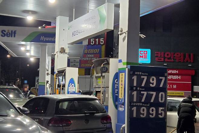 지난 8일 저녁 서울 양천구에 위치한 주유소. ⓒ데일리안 정진주 기자