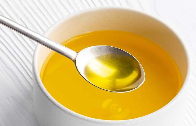 들기름은 공복에 먹기보다는 샐러드나 무침 요리에 활용해 채소와 함께 섭취하는 게 좋다. /클립아트코리아