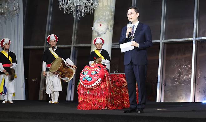 9일 서울 한강 플로팅아일랜드에서 열린 EW 바이오서밋 서울 만찬에서 장승준 매경미디어 부회장이 건배사 겸 인사말을 하고 있다. 이승환 기자