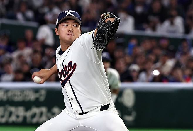 8일 일본 도쿄돔에서 열린 2026 월드베이스볼클래식 조별리그 C조 대한민국과 대만의 경기. 대한민국 투수 고우석이 9회초 등판해 역투하고 있다. 뉴스1