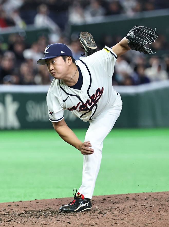 8일 일본 도쿄돔에서 열린 2026 WBC 조별리그 C조 3차전 대한민국과 대만의 경기. 한국 고우석이 역투하고 있다. 연합