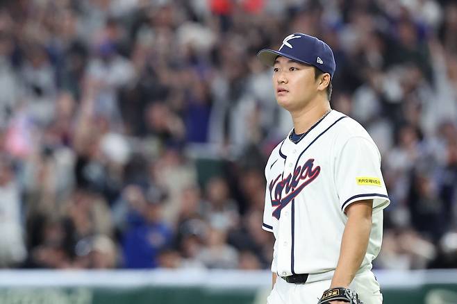 8일 일본 도쿄돔에서 열린 2026 WBC 조별리그 C조 3차전 한국과 대만의 경기, 10회초 한국 고우석이 대만에게 점수를 내준 뒤 아쉬워하고 있다. 뉴시스