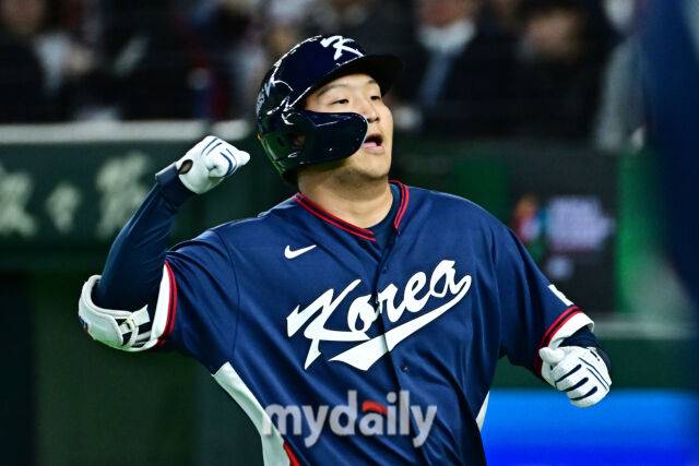 9일 일본 도쿄돔에서 열린 2026 월드 베이스볼 클래식(WBC) 조별리그 한국-호주 경기. 문보경이 2회초 무사 1루에 선제 투런포를 친 후 기뻐하고 있다./도쿄(일본) = 한혁승 기자