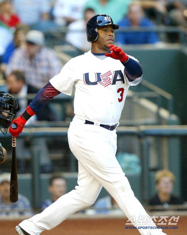 켄 그리피 주니어가 2006년 WBC에서 타격을 하고 있다. 스포츠조선 DB