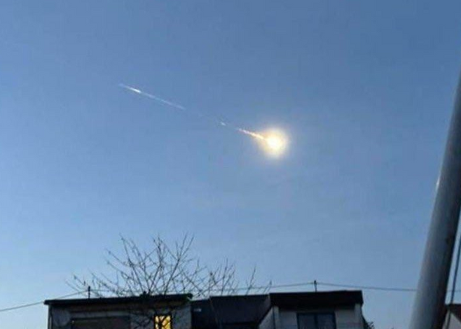 현지시간으로 8일 오후 6시 50분쯤 독일 서부 지역에서 관측된 화구(유성). 사진=엑스(@MoloWarMonitor) 캡처