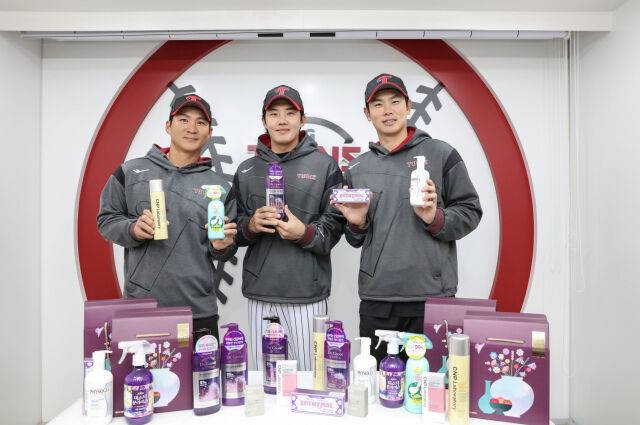 LG 트윈스가 LG생활건강으로부터 선물을 받았다./LG 트윈스