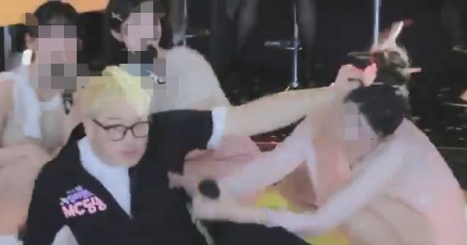 MC 딩동 폭행 장면. 사진lSNS