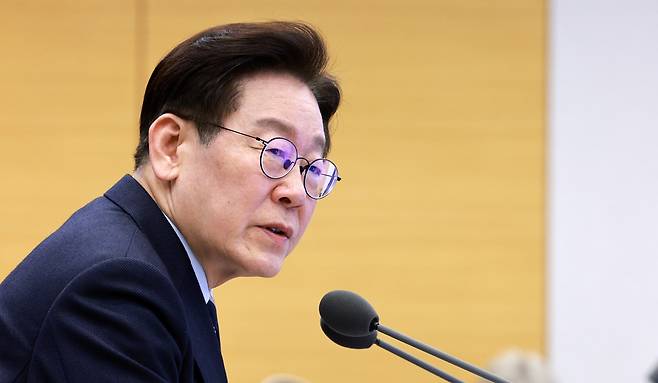 이재명 대통령이 12일 청와대에서 열린 수석보좌관회의에서 발언하고 있다. 사진=뉴시스