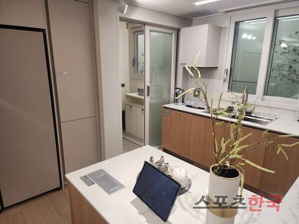 래미안 엘라비네 84㎡A 타입 주방 전경ⓒ홍여정 기자