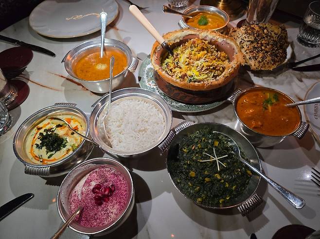 아리아 리조트의 인도 식당 ‘짐카나’의 커리 메뉴. 정진호 기자