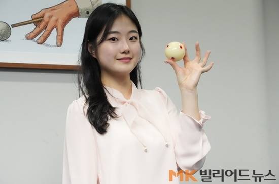 허채원은 당구연맹 여자3쿠션 선수로서 적잖은 고충을 토로하며, 많은 선수들이 당구연맹 새 집행부에 대한 기대감을 가지고 있다고 했다.