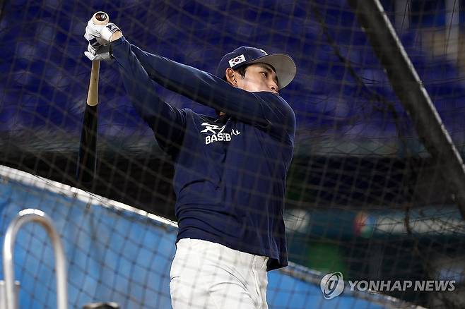 타격 훈련하는 이정후 (마이애미=연합뉴스) 윤동진 기자 = 대한민국 야구 대표팀 이정후가 월드베이스볼클래식(WBC) 준준결승을 하루 앞둔 12일(현지시간) 미국 플로리다주 마이애미 론디포파크에서 열린 훈련에서 타격 훈련을 하고 있다. 2026.3.13 mon@yna.co.kr