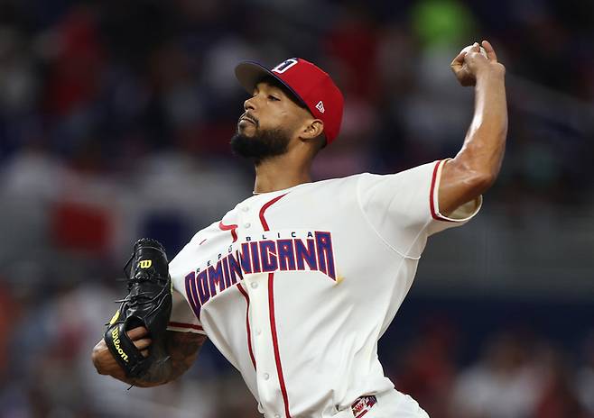 도미니카공화국 투수 크리스토퍼 산체스가 미국 플로리다주 마이애미 론디포파크에서 열린 월드베이스볼클래식(WBC) 대한민국전에서 체인지업을 던지고 있다. 사진 | 연합뉴스