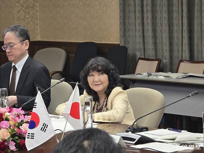 가타야마 사쓰키 일본 재무상이 14일 도쿄 재무성에서 열린 한일 재무장관 회담에 참석했다. 그는 모두 발언에서 중국의 대일 수출 통제, 북한의 가상자산 탈취 등을 강하게 비판했다. 도쿄=황인찬 특파원 hic@donga.com