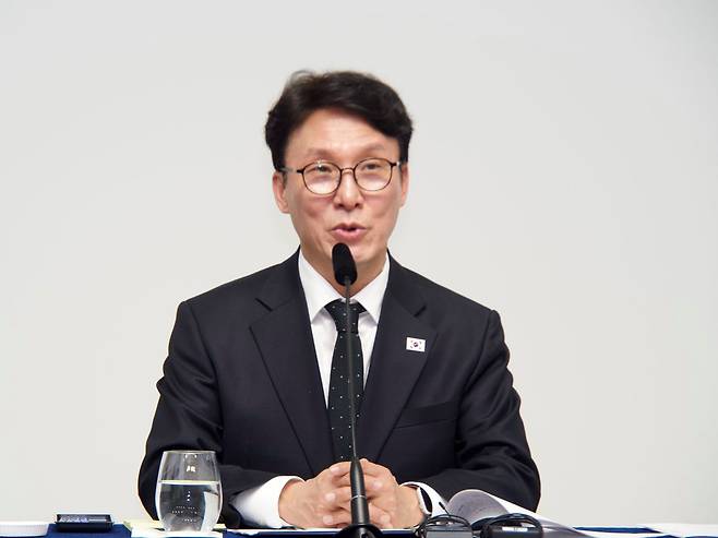 김민석 국무총리가 13일(현지시간) 미국 워싱턴 한국문화원에서 한국 특파원과 간담회를 진행하고 있다. 김 총리는 12일 JD밴스 부통령을 만난데 이어, 이날은 백악관에서 도널드 트럼프 미국 대통령과 20분간 만나 북한 문제 등에 대한 대화를 나눴다고 밝혔다. 워싱턴특파원단