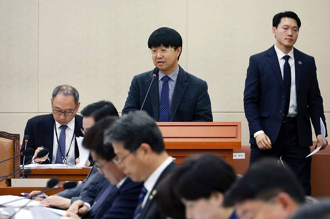 안기종 한국환자단체연합회 대표가 10일 서울 여의도 국회에서 열린 보건복지위원회 전체회의, 환자기본법 등에 대한 공청회에서 진술하고 있다. 뉴시스
