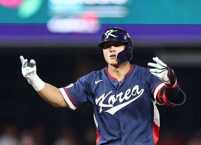 ▲ 안현민은 14일 도미니카공화국과 WBC 8강전에서 4회 시속 108.7마일(약 174.9㎞) 2루타를 기록했다. 이 경기를 통틀어 가장 빠른 타구가 안현민의 방망이에서 나왔다. ⓒ 연합뉴스