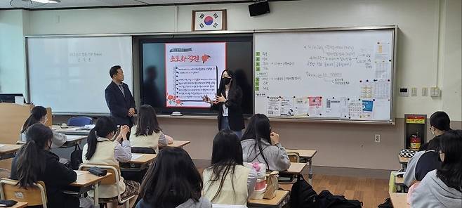 전문가 교사와 함께하는 4.3평화인권교육 명예교사 수업. 사진제공=제주도교육청