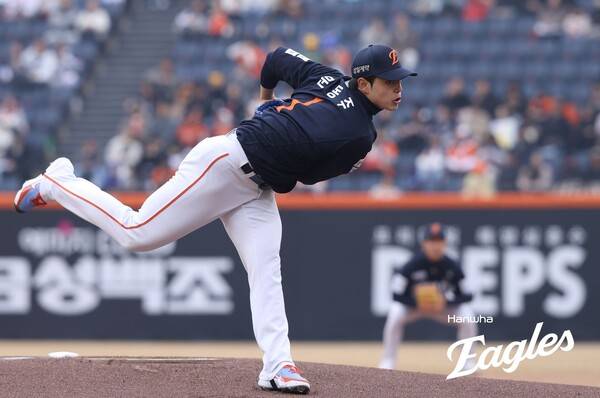 역투한 문동주(사진=한화)