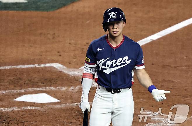 13일 오후(현지시간) 미국 플로리다주 마이애미 론디포파크에서 열린 2026 월드베이스볼클래식(WBC) 8강전 대한민국과 도미니카공화국의 경기. 3회초 대한민국 선두타자 김혜성이 삼진아웃으로 타석에서 물러나고 있다. 2026.3.14 ⓒ 뉴스1 구윤성 기자