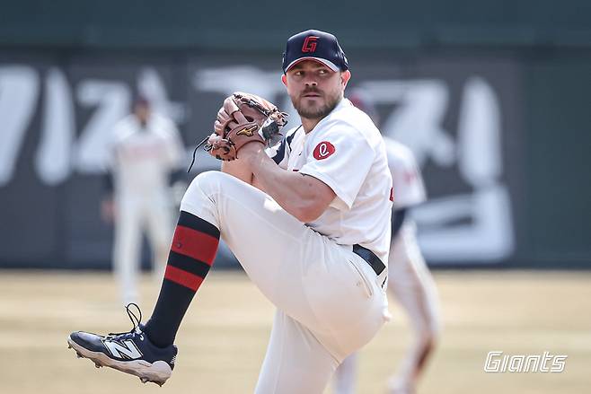 롯데 자이언츠의 새 외국인 투수 제레미 비슬리. (롯데 자이언츠 제공)