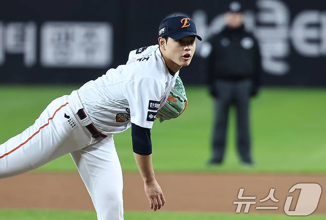 한화 이글스 투수 문동주. 2025.10.31 ⓒ 뉴스1 김도우 기자