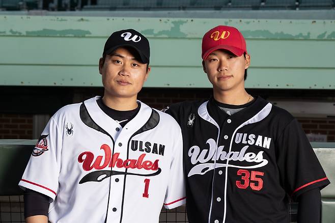 유니폼을 입고 포즈를 취한 진현우(왼쪽)와 남호. 사진=울산 웨일즈