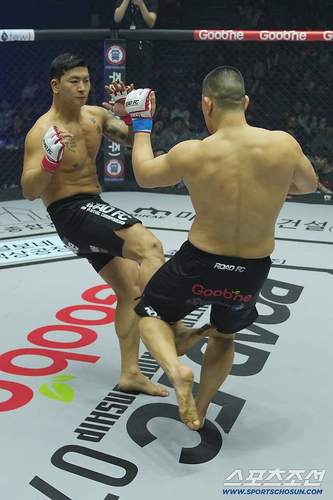 김태인과 세키노 타이세이의 경기. 사진제공=로드FC