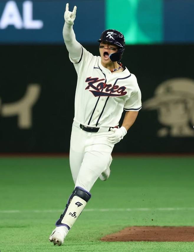 투런홈런을 치고 환호하는 김도영.KBO SNS