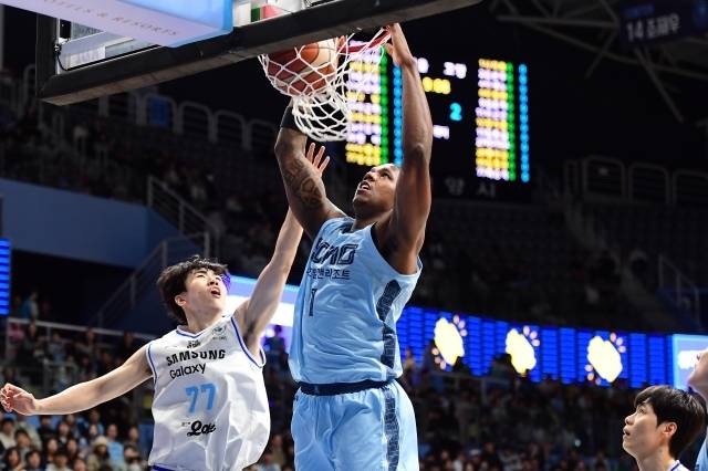 네이선 나이트가 26점 12리바운드 4어시스트를 기록, 펄펄 날았다. 사진=KBL 제공